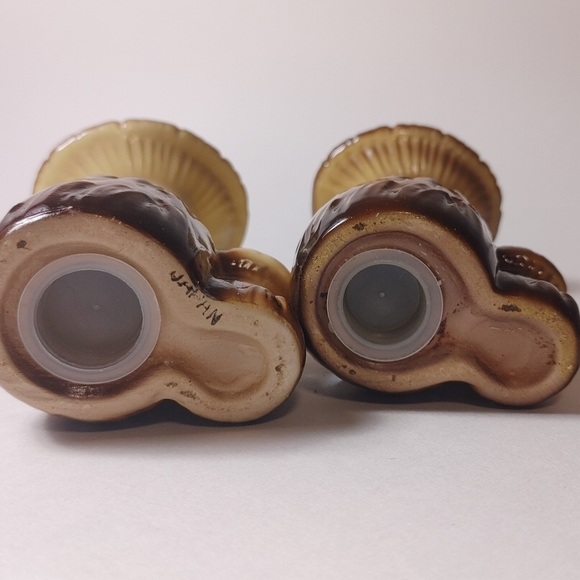 Vintage Japan Double Mushroom Ceramic Salt and Pepper Shakers - Picture 3 of 5